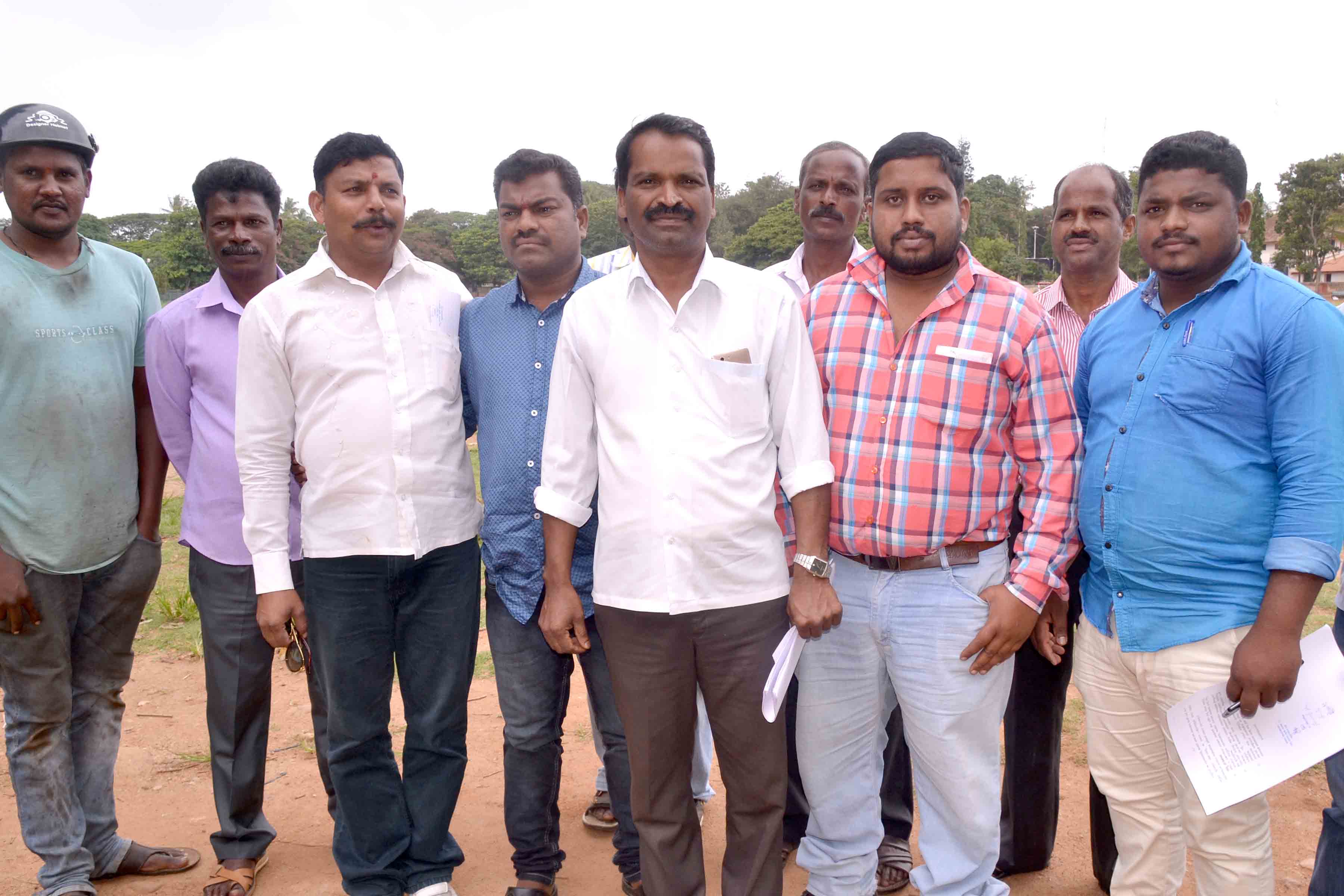 ಜಿಲ್ಲಾ ಗಿರಿಜನ ಇಲಾಖೆಯ ಅಧಿಕಾರಿಯನ್ನು ವರ್ಗಾಣೆಗೊಳಿಸಲು ಒತ್ತಾಯ